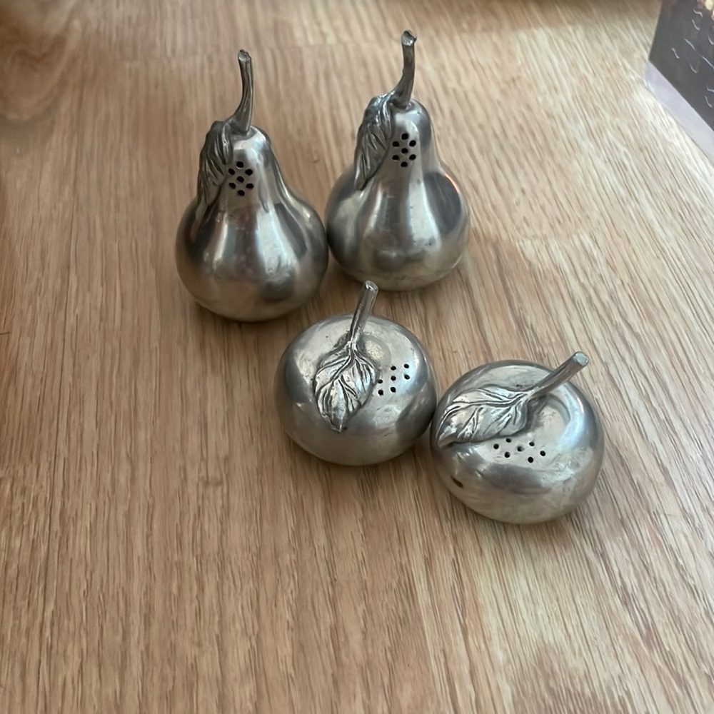 4 Kirk Stieff Pewter Salt & Pepper Shakers 2 Pears 2 Apples